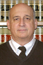 H. Case Ellis (Case) graduated from Purdue University (B.S. 1972) and Chicago Kent College of Law (J.D. with honors, 1976). He served as a member of the ... - case-ellis